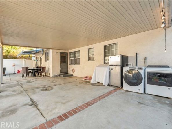 22137 Gault Street, Canoga Park (los Angeles) CA 91303