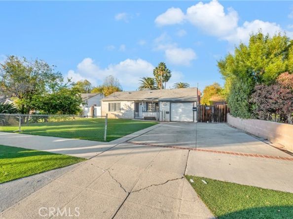 22137 Gault Street, Canoga Park (los Angeles) CA 91303