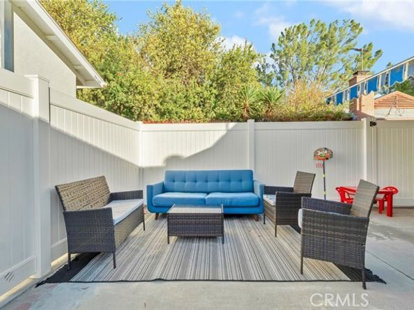 22137 Gault Street, Canoga Park (los Angeles) CA 91303