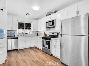 22137 Gault Street, Canoga Park (los Angeles) CA 91303
