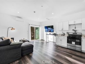 22137 Gault Street, Canoga Park (los Angeles) CA 91303