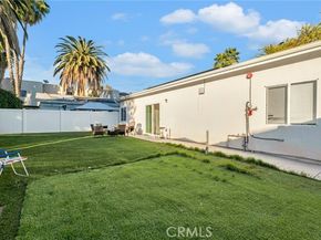 22137 Gault Street, Canoga Park (los Angeles) CA 91303