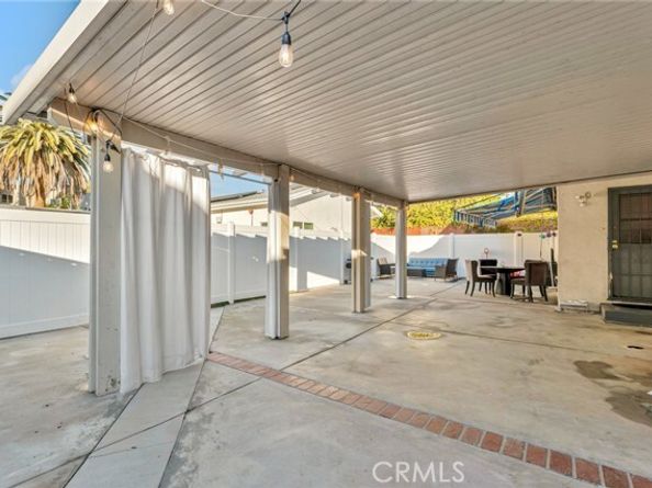 22137 Gault Street, Canoga Park (los Angeles) CA 91303