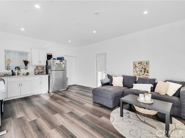 22137 Gault Street, Canoga Park (los Angeles) CA 91303