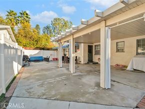 22137 Gault Street, Canoga Park (los Angeles) CA 91303
