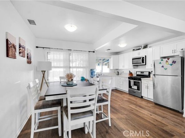22137 Gault Street, Canoga Park (los Angeles) CA 91303