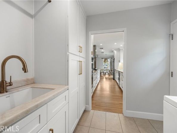 16600 Gilmore Street, Los Angeles CA 91406