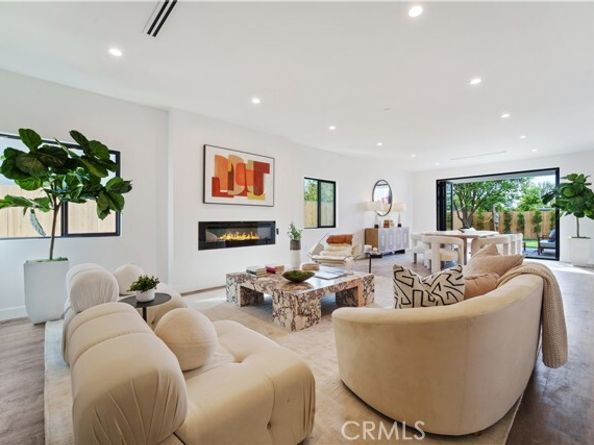 7717 Jamieson Avenue, Reseda (los Angeles) CA 91335