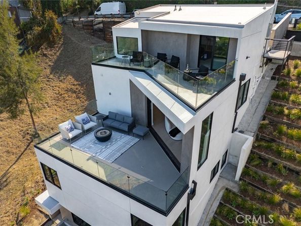 5130 Medina Road, Woodland Hills (los Angeles) CA 91364