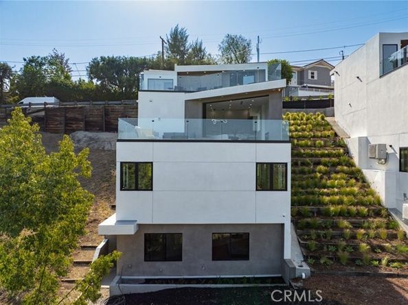 5130 Medina Road, Woodland Hills (los Angeles) CA 91364