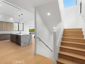5130 Medina Road, Woodland Hills (los Angeles) CA 91364