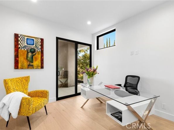 5130 Medina Road, Woodland Hills (los Angeles) CA 91364