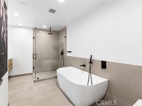 5130 Medina Road, Woodland Hills (los Angeles) CA 91364