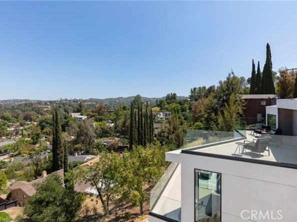 5130 Medina Road, Woodland Hills (los Angeles) CA 91364