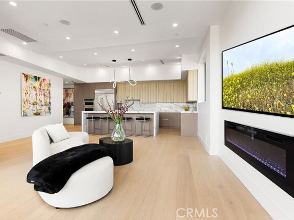 5130 Medina Road, Woodland Hills (los Angeles) CA 91364