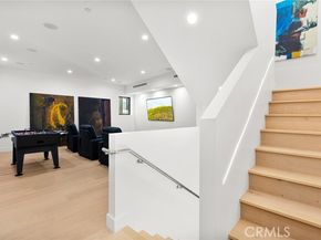 5130 Medina Road, Woodland Hills (los Angeles) CA 91364