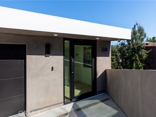 5130 Medina Road, Woodland Hills (los Angeles) CA 91364