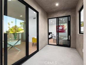 5130 Medina Road, Woodland Hills (los Angeles) CA 91364