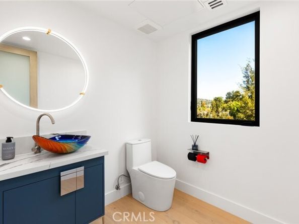5130 Medina Road, Woodland Hills (los Angeles) CA 91364