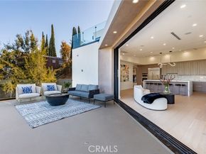 5130 Medina Road, Woodland Hills (los Angeles) CA 91364