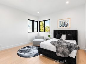 5130 Medina Road, Woodland Hills (los Angeles) CA 91364