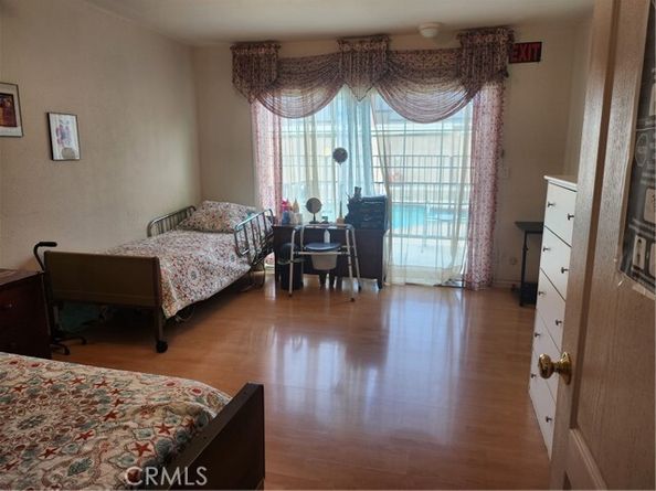 18725 Schoenborn Street, Northridge (los Angeles) CA 91324