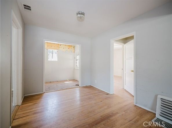 16918 Bassett Street, Los Angeles CA 91406
