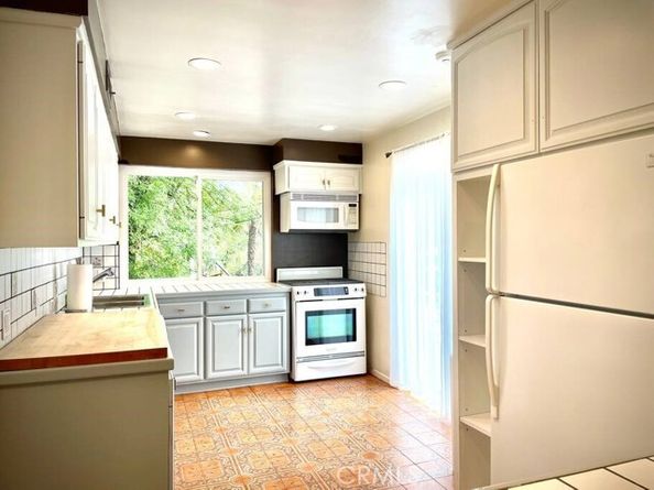 20142 Santa Rita Street, Woodland Hills (los Angeles) CA 91364