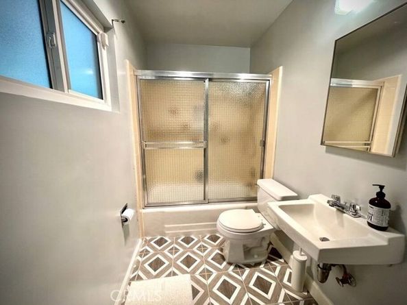 20142 Santa Rita Street, Woodland Hills (los Angeles) CA 91364