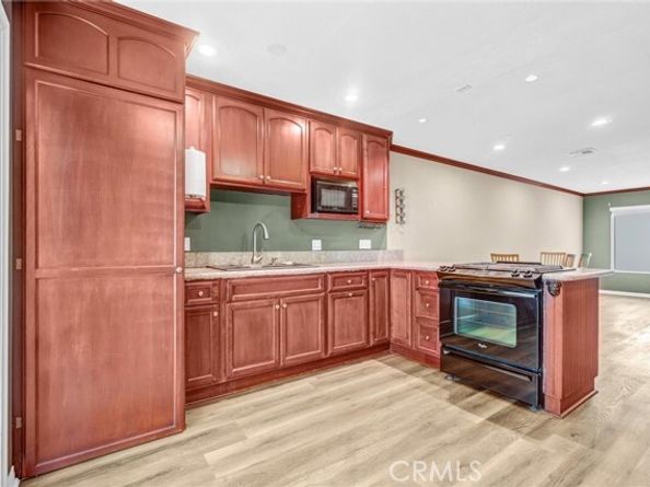 6939 Alabama Avenue 105, Canoga Park (los Angeles) CA 91303