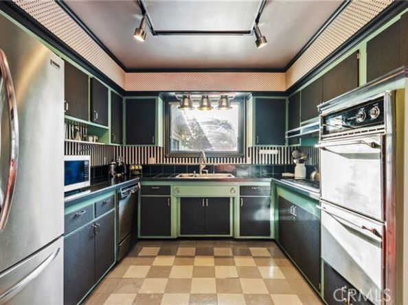 9548 Cedros Avenue, Panorama City (los Angeles) CA 91402