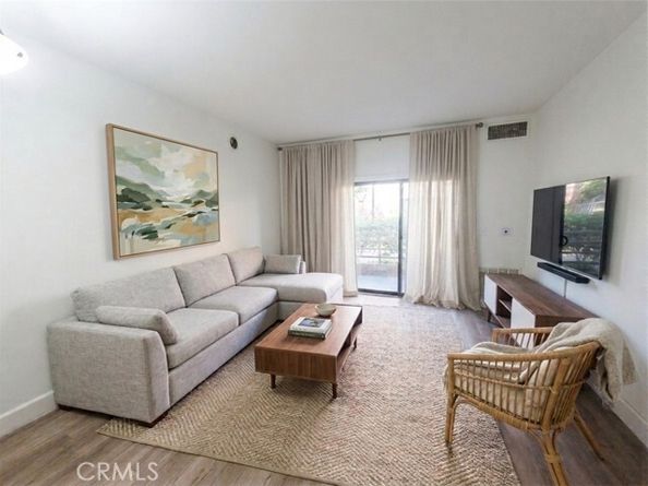 6815 Remmet 109, Canoga Park (los Angeles) CA 91303