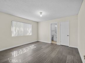 18555 Collins Street C18, Tarzana (los Angeles) CA 91356