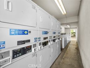 18555 Collins Street C18, Tarzana (los Angeles) CA 91356