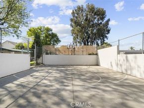 18555 Collins Street C18, Tarzana (los Angeles) CA 91356