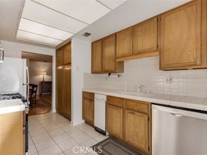 18200 Andrea Circle 6, Northridge (los Angeles) CA 91325