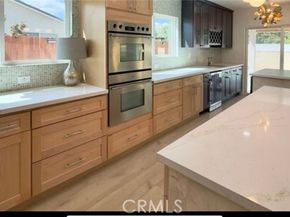 5921 Fallbrook Avenue, Woodland Hills (los Angeles) CA 91367