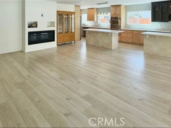 5921 Fallbrook Avenue, Woodland Hills (los Angeles) CA 91367