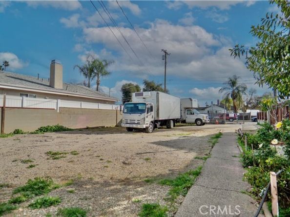 14841 Archwood, Van Nuys (los Angeles) CA 91405