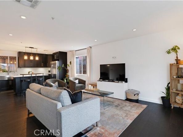 12120 Terra Bella Street 23, Pacoima (los Angeles) CA 91331