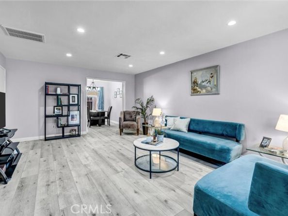 17061 Roscoe Boulevard 2, Northridge (los Angeles) CA 91325
