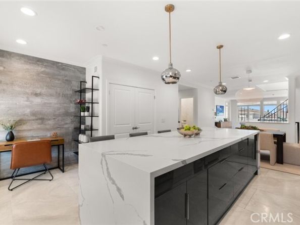 302 Carnation Avenue, Corona Del Mar (newport Beach) CA 92625