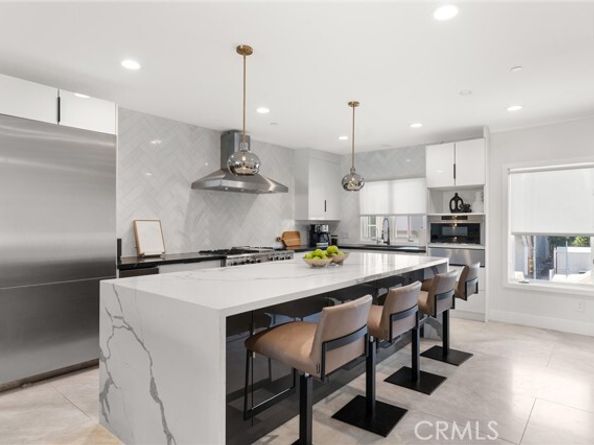 302 Carnation Avenue, Corona Del Mar (newport Beach) CA 92625