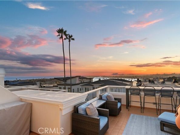 302 Carnation Avenue, Corona Del Mar (newport Beach) CA 92625