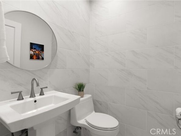 302 Carnation Avenue, Corona Del Mar (newport Beach) CA 92625