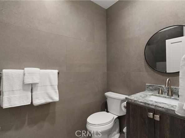 302 Carnation Avenue, Corona Del Mar (newport Beach) CA 92625