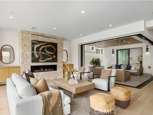 516 Larkspur Avenue, Corona Del Mar (newport Beach) CA 92625