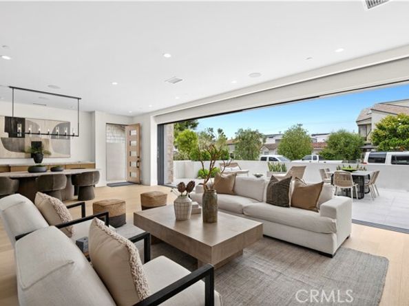 516 Larkspur Avenue, Corona Del Mar (newport Beach) CA 92625