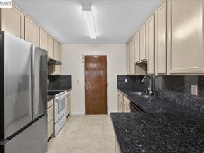 8373 Locust Pl, Dublin CA 94568