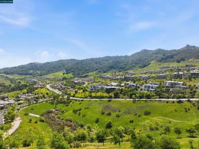 11 Bigleaf Road, Orinda CA 94563